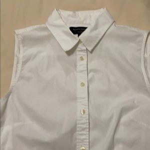 Banana Republic Tailored Fit Sleevless Button-up